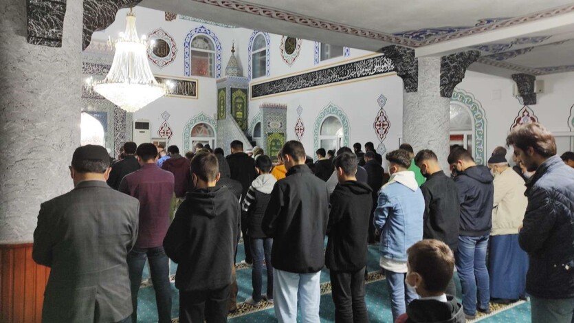 Bursa’da gençler sabah namazında buluştu